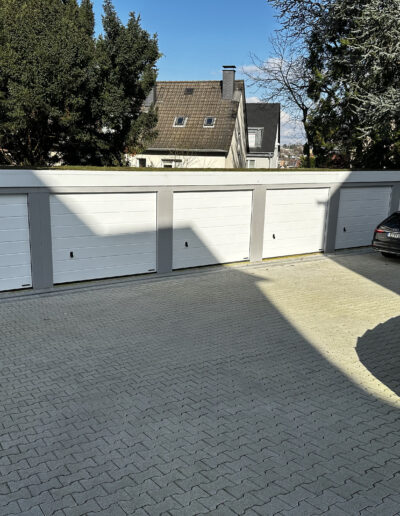 Von der Kronen Immobilien GmbH Velbert aufbereitete Garagen für ein Fix und Flip Projekt
